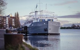 ARCONA - Übernachten auf dem Wasser - direkt am Bontekai